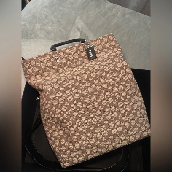 Coach - Signature Backpack - Picture 4 of 5